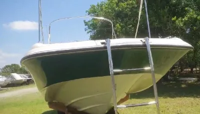 Clique para visualizar Lancha Regal 240 Open