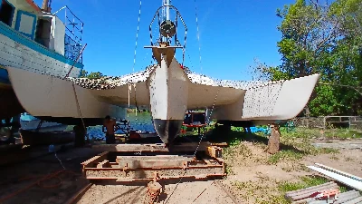 Trimarã Searunner 37