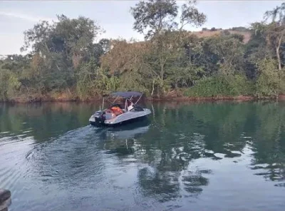 Lancha 19 pés 100hp