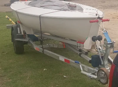 Carreta para barco de encalhe e rodoviária .