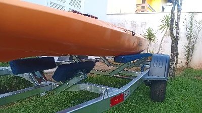 Carreta para barco de encalhe e rodoviária .