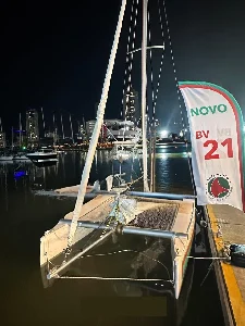 Clique para visualizar Catamarã Bate Vento BV 21 sem cabine