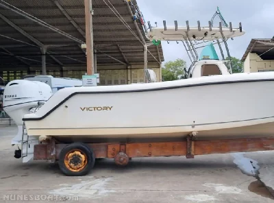 Clique para visualizar Victory 260 CC