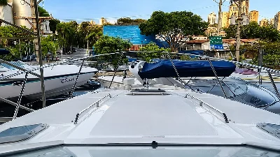 Clique para visualizar Lancha Bayliner 310 Completa + Mercruiser V8 8.2