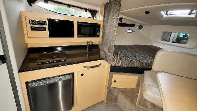 Clique para visualizar Lancha Bayliner 310 Completa + Mercruiser V8 8.2