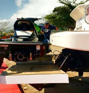 Clique para visualizar Plataforma hidráulica p/ lancha a partir de 29 pés