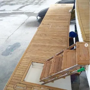 Clique para visualizar Plataforma hidráulica p/ lancha a partir de 29 pés