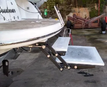 Clique para visualizar Plataforma hidráulica p/ lancha a partir de 29 pés