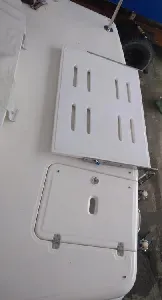 Clique para visualizar Plataforma manual de popa em aço inox e fibra